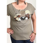 Estilo Clothing™ La Cumbia de Colombia y Panama Cut Boat Neck T-shirt, Warm Gray